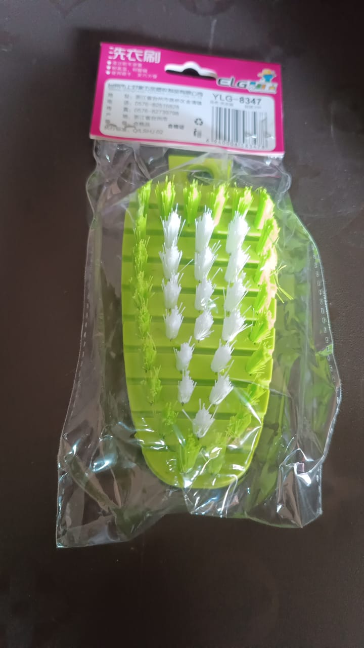 Plastic Fruit & Vegetable Brush (1 Pc) Plastic Fruit & Vegetable Brush (1 Pc)